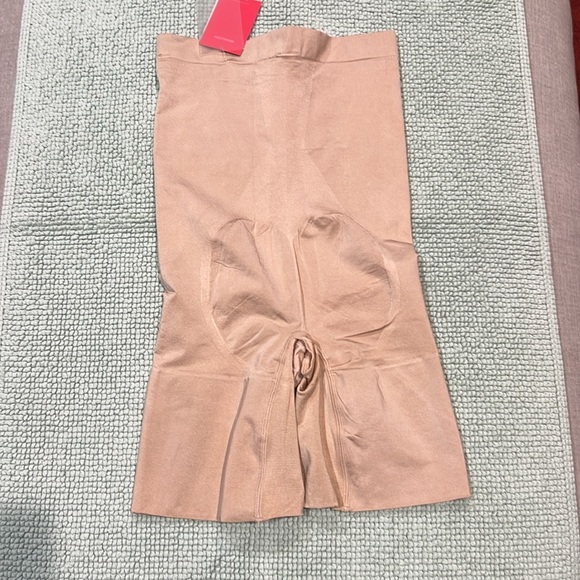 SOANX Oncore high waisted mid thigh shaping shorts - Picture 2 of 5